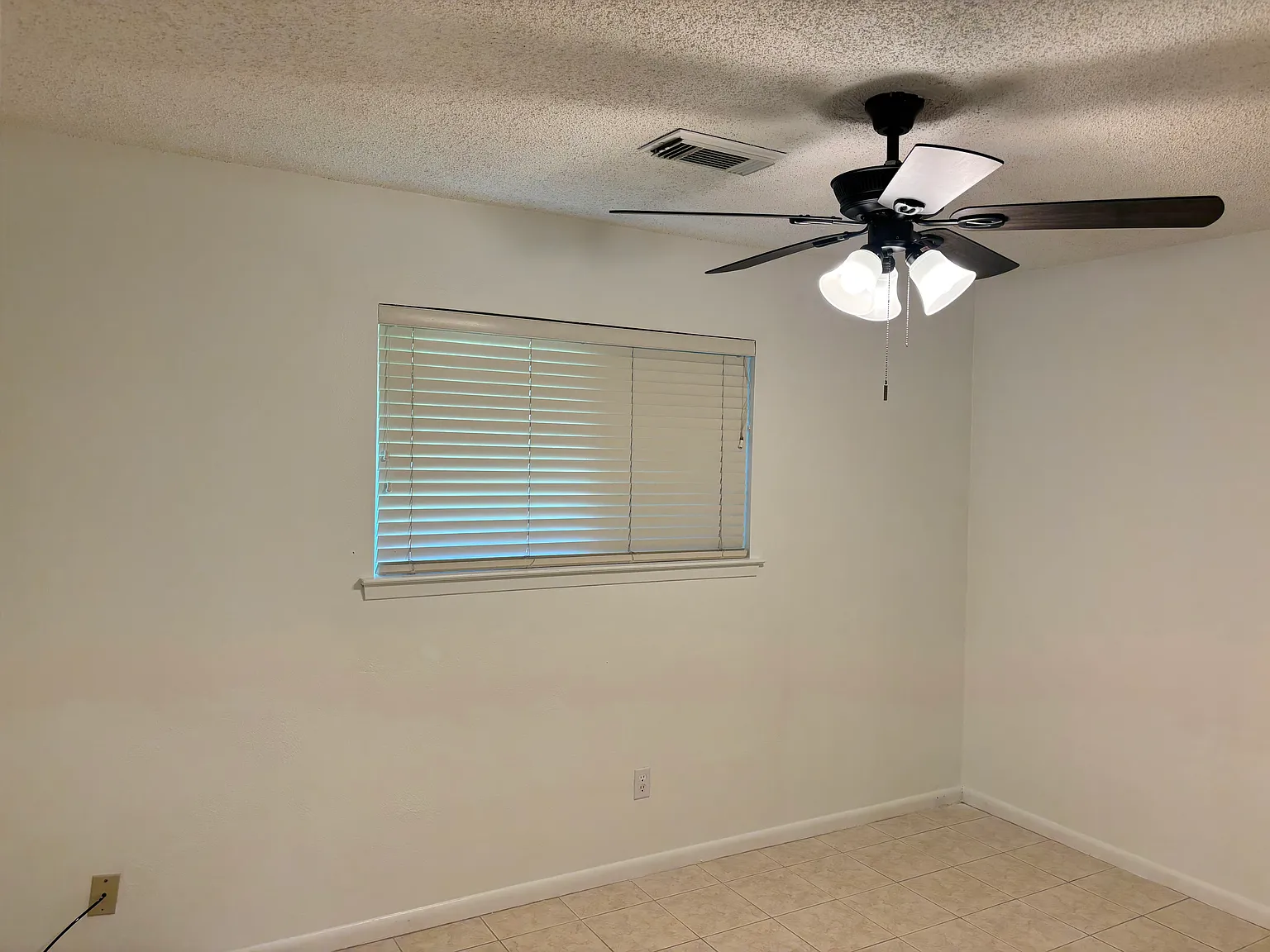 3 bed, 1.5 bath, 1117 sqft, $1,800 — Photo 2