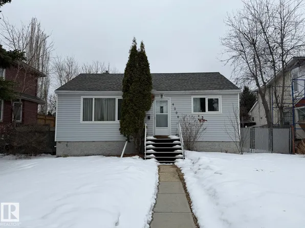 9206/9208 90th St NW, Edmonton, AB T6C 3L6