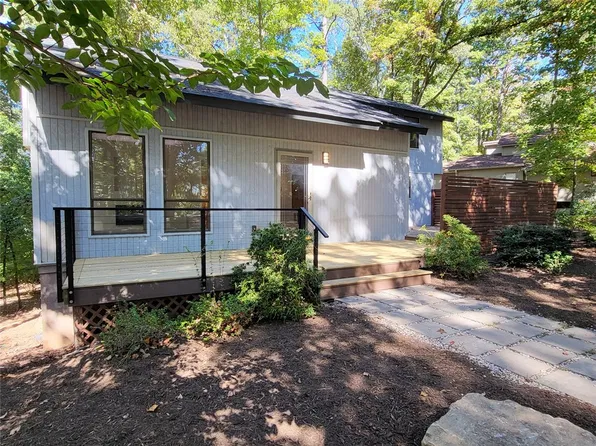 4 Commodore Dr, Salem, SC 29676