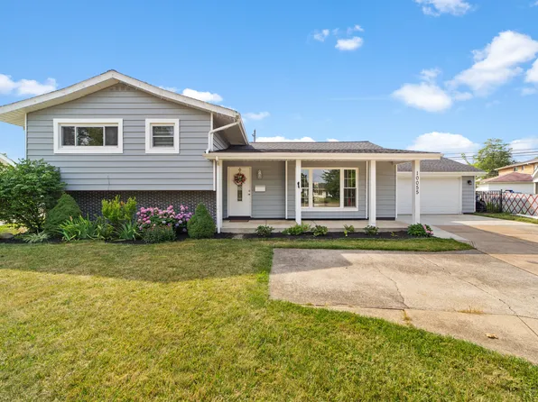 10055 Concord Ct, Parma Heights, OH 44130
