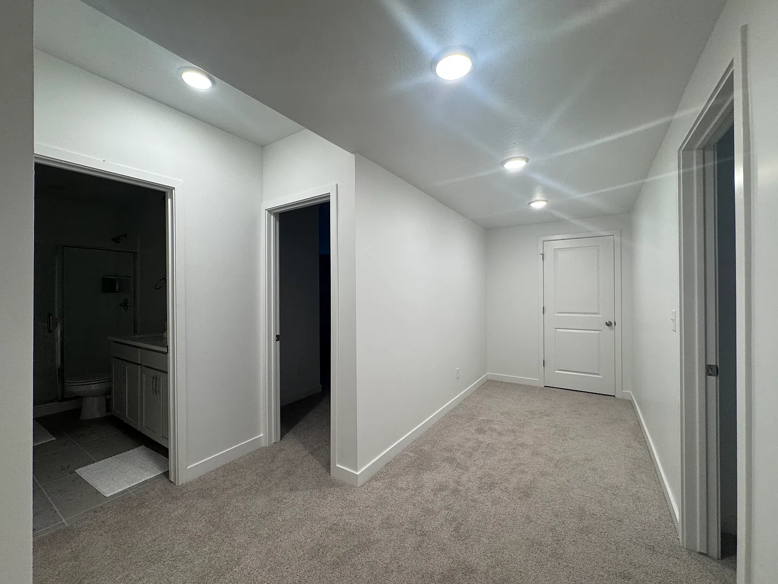 5 bed, 4400 sqft, $5,000 — Photo 2