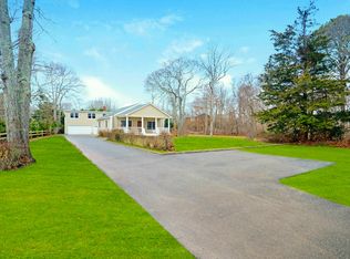 4 Huckleberry Ln, Hampton Bays, NY 11946