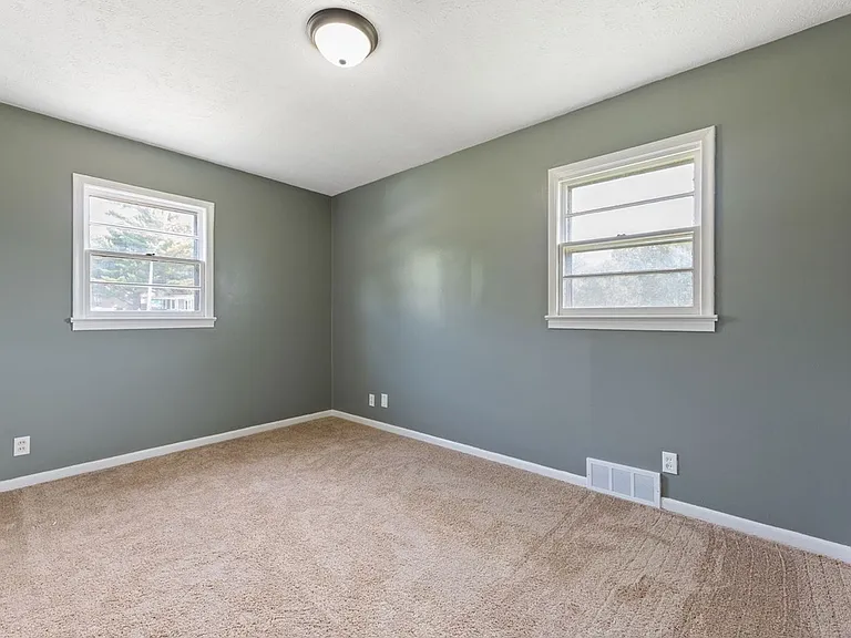4655 Curtis Ave — Photo 16