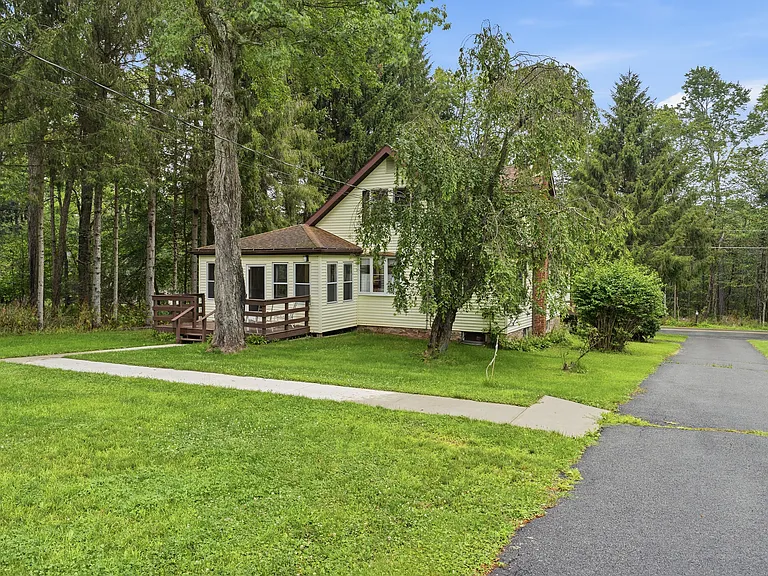 253 Thomas Rd — Photo 3