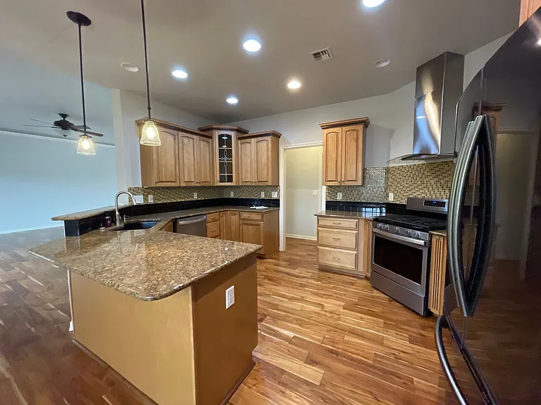228 Winchester Creek Ave — Photo 20