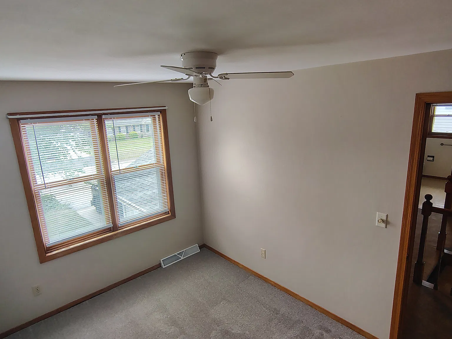3 bed, 2.5 bath, 2400 sqft, $1,750 — Photo 3