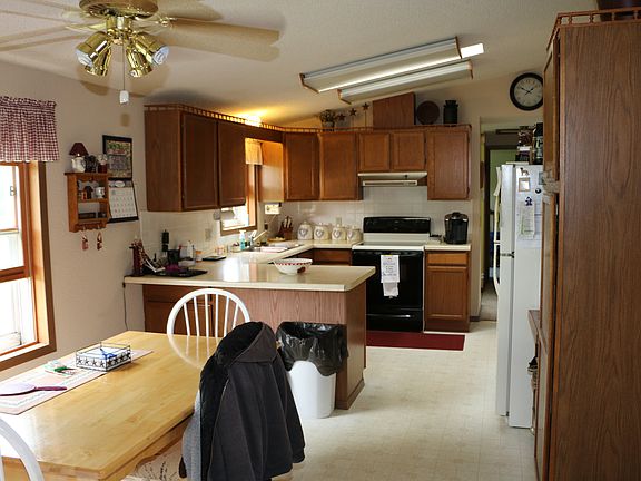 Dining/Breakfast Bar/Kitchen