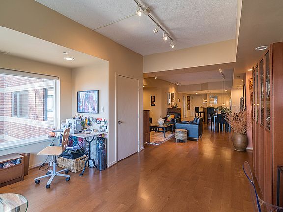 4th image of 505 E Huron St APT 604