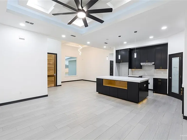 608 Juan Seguin St — Photo 3