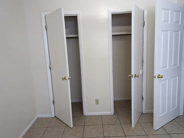 3604 Lafayette Dr NE — Photo 18