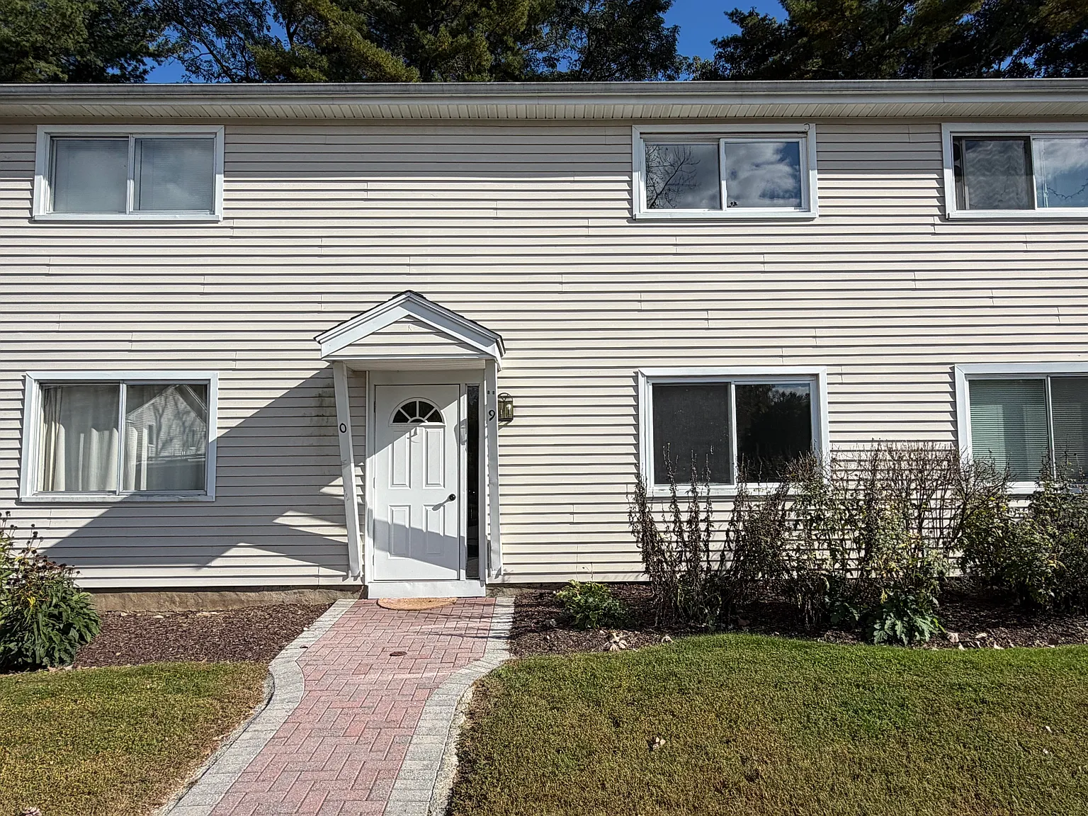 2 bed, 1.5 bath, 960 sqft, $2,100 — Photo 1