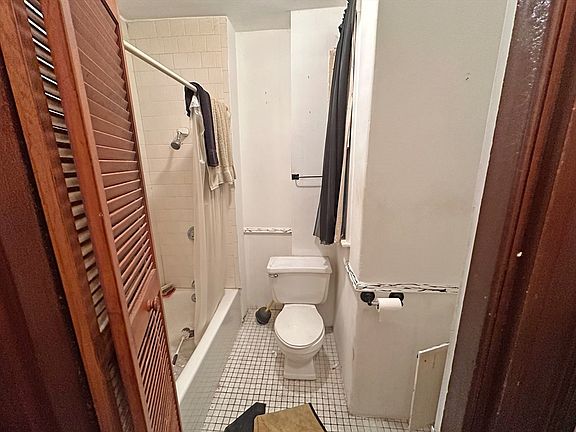 4th image of 454-456 E 6th St