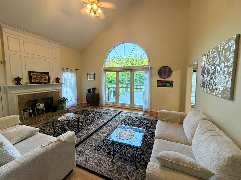 6028 Meadowview Dr — Photo 15