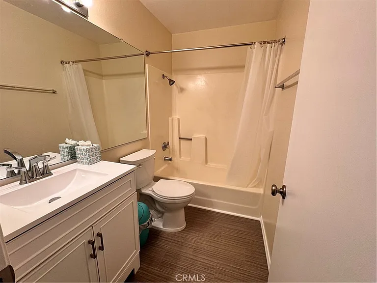 630 Bridgeport Cir #8 — Photo 8