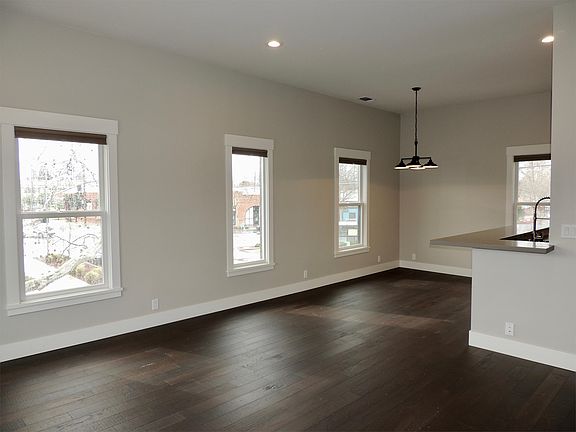 3rd image of 2691 34th St #202