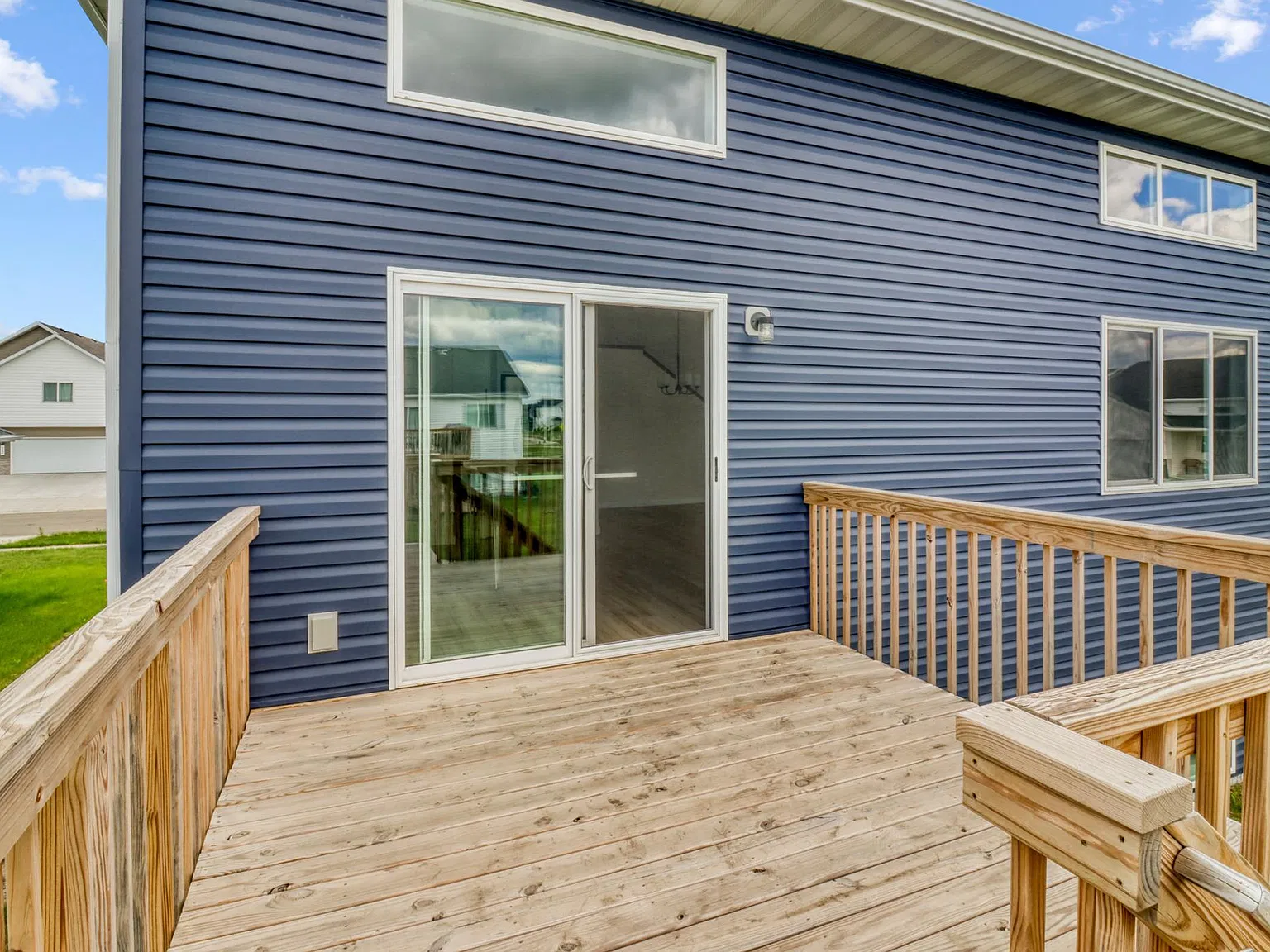 4 bed, 3.0 bath, 2378 sqft, $2,995 — Photo 2