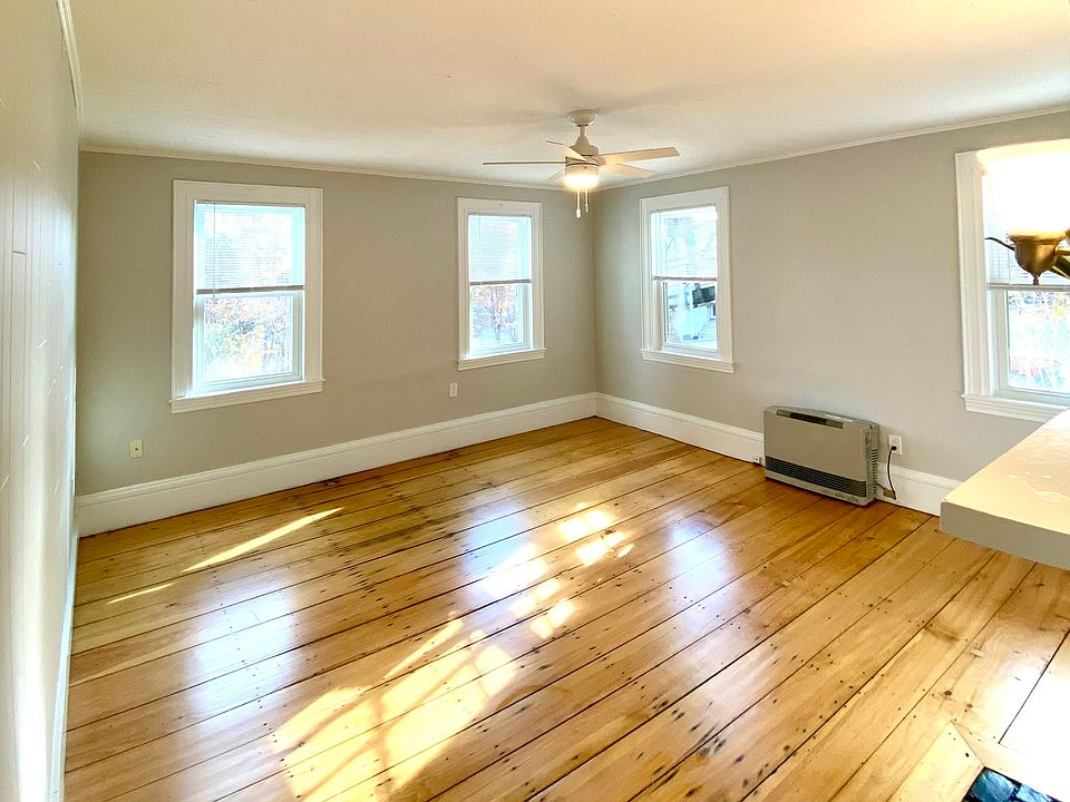 Corner apartment, lots of natural light and high ceilings