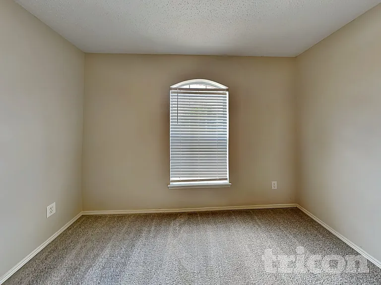 637 Aqua Dr — Photo 12