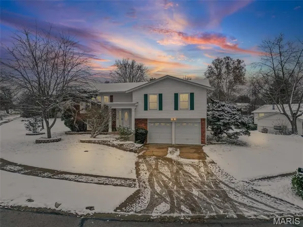 327 Parma Dr, Ballwin, MO 63021