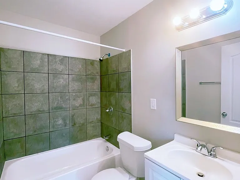 907 Harris St — Photo 6
