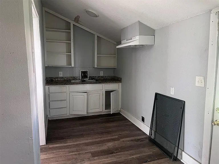 521 W Caney St — Photo 5