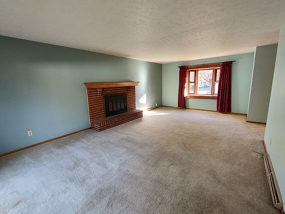 Living/Family room with gas fireplace.