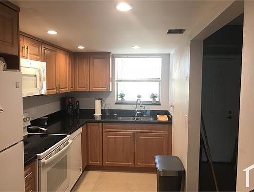 3rd image of 9375 Fontainebleau Blvd APT L219