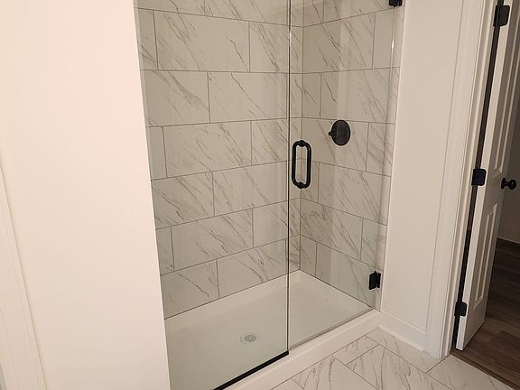 5th image of 105 Brownstone Dr