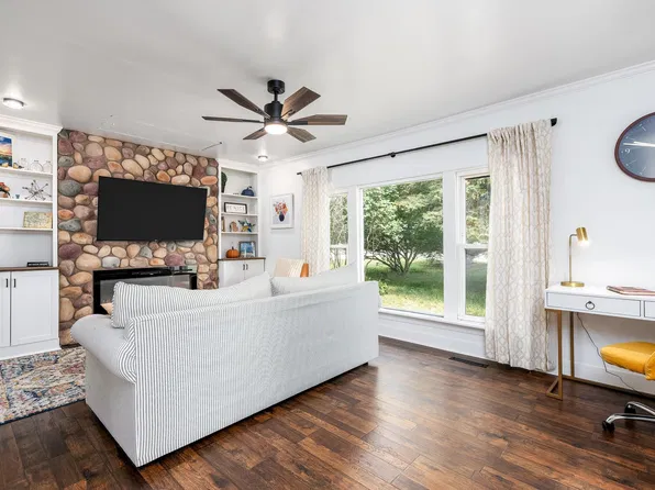 932 Elm St, Frankfort, MI 49635