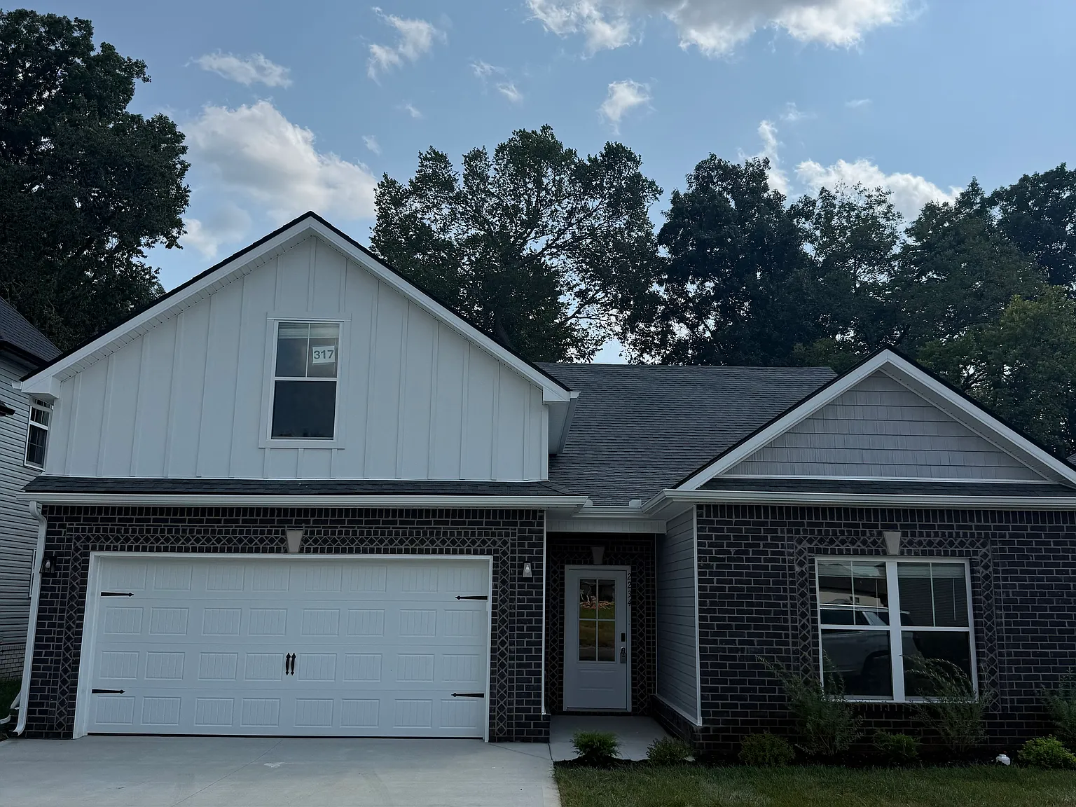 4 bed, 2000 sqft, $2,400 — Photo 1