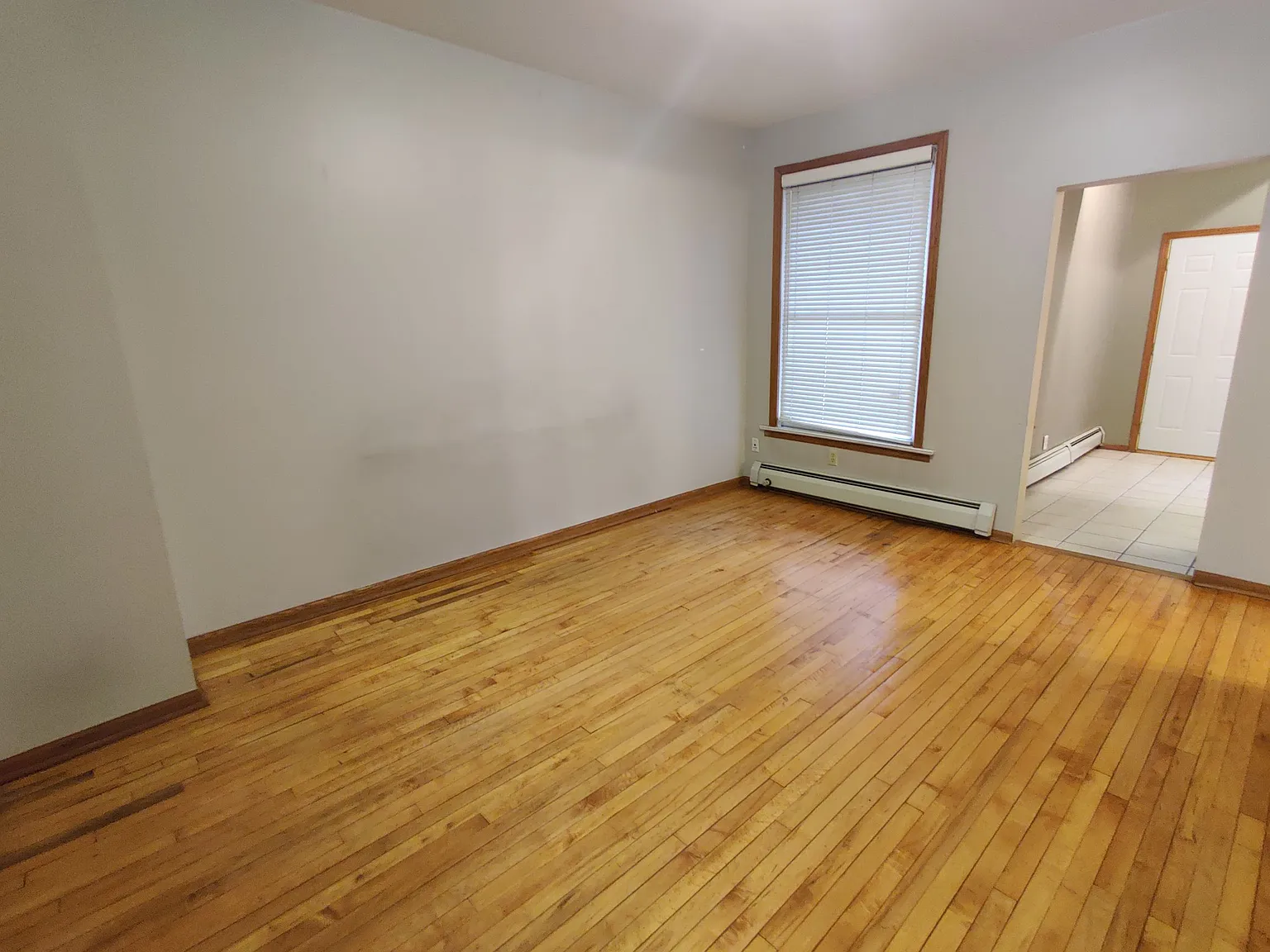 1 bed, 650 sqft, $1,050 — Photo 3