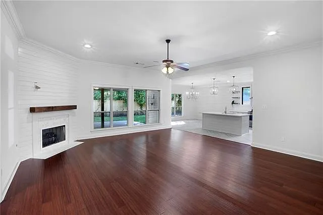 4 bed, 2.0 bath, 2241 sqft, $2,600 — Photo 4