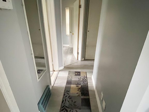 4th image of 18440 Pembroke Ave