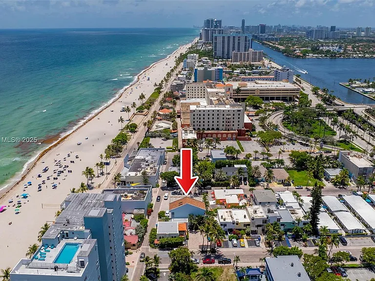 311 N Surf Rd — Photo 10