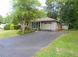 31 Litzen Rd, North Smithfield, RI 02896