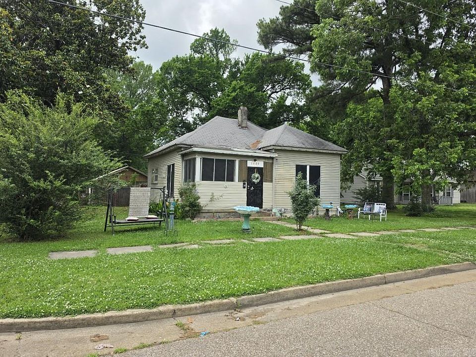 1st image of 1003 Terry St N