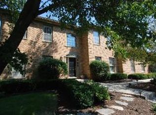 903 Saint Andrews Cir, Geneva, IL 60134