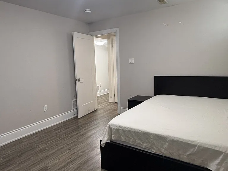 25 Westbourne Ave #BASEMENT — Photo 24