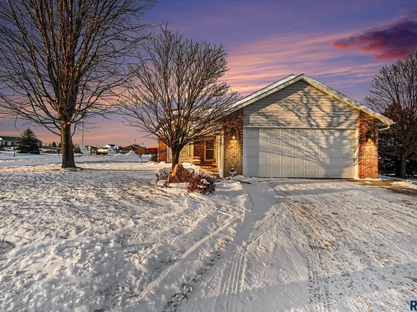 301 E Christensen Dr, Luverne, MN 56156