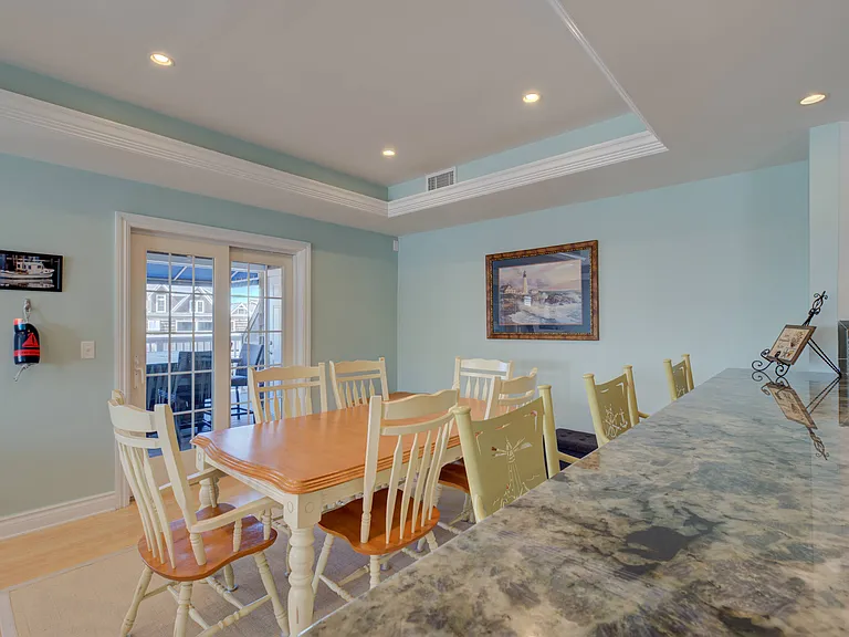 124 Bay St #R2 — Photo 18