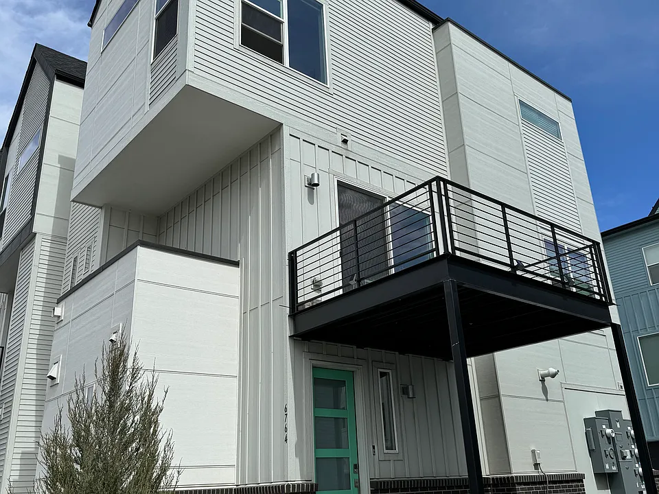 6764 Raritan Dr