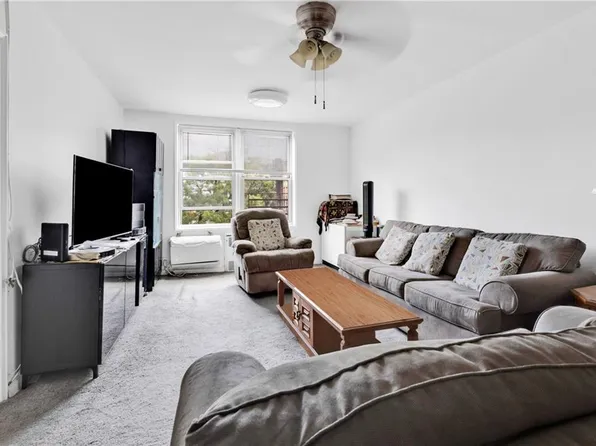 2580 Ocean Parkway image 4 of 19