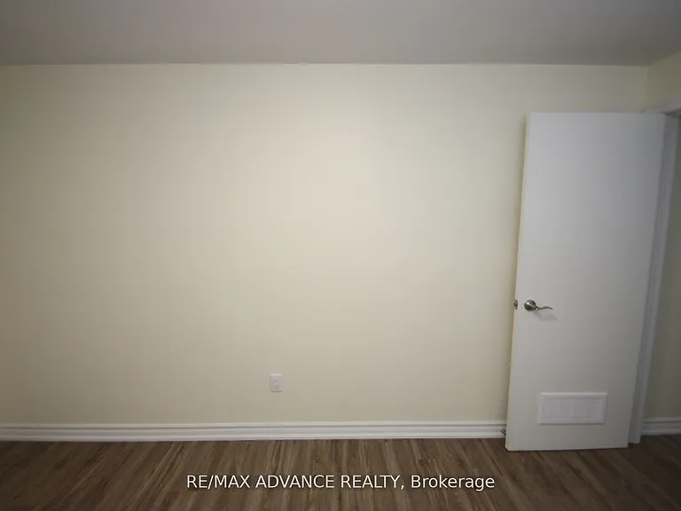 33 Carluke Cres #LOWER — Photo 18