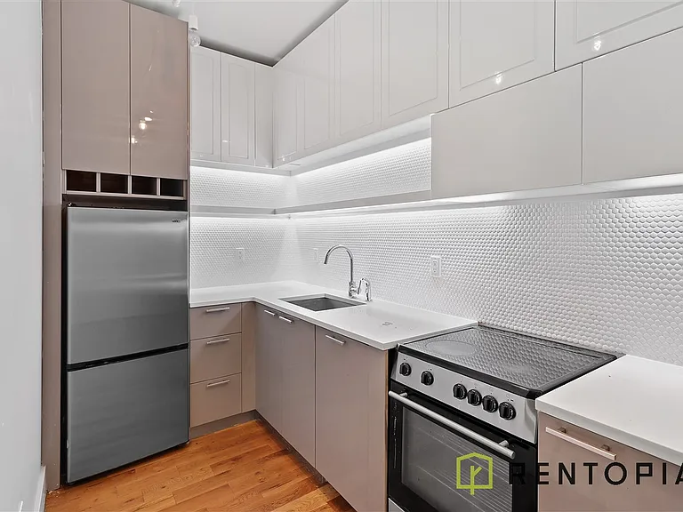 1003 Greene Ave #6D — Photo 2