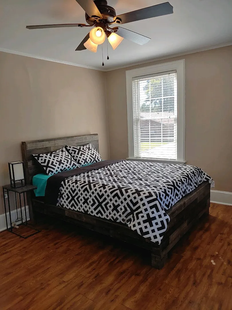215 S. Logan Street — Photo 2