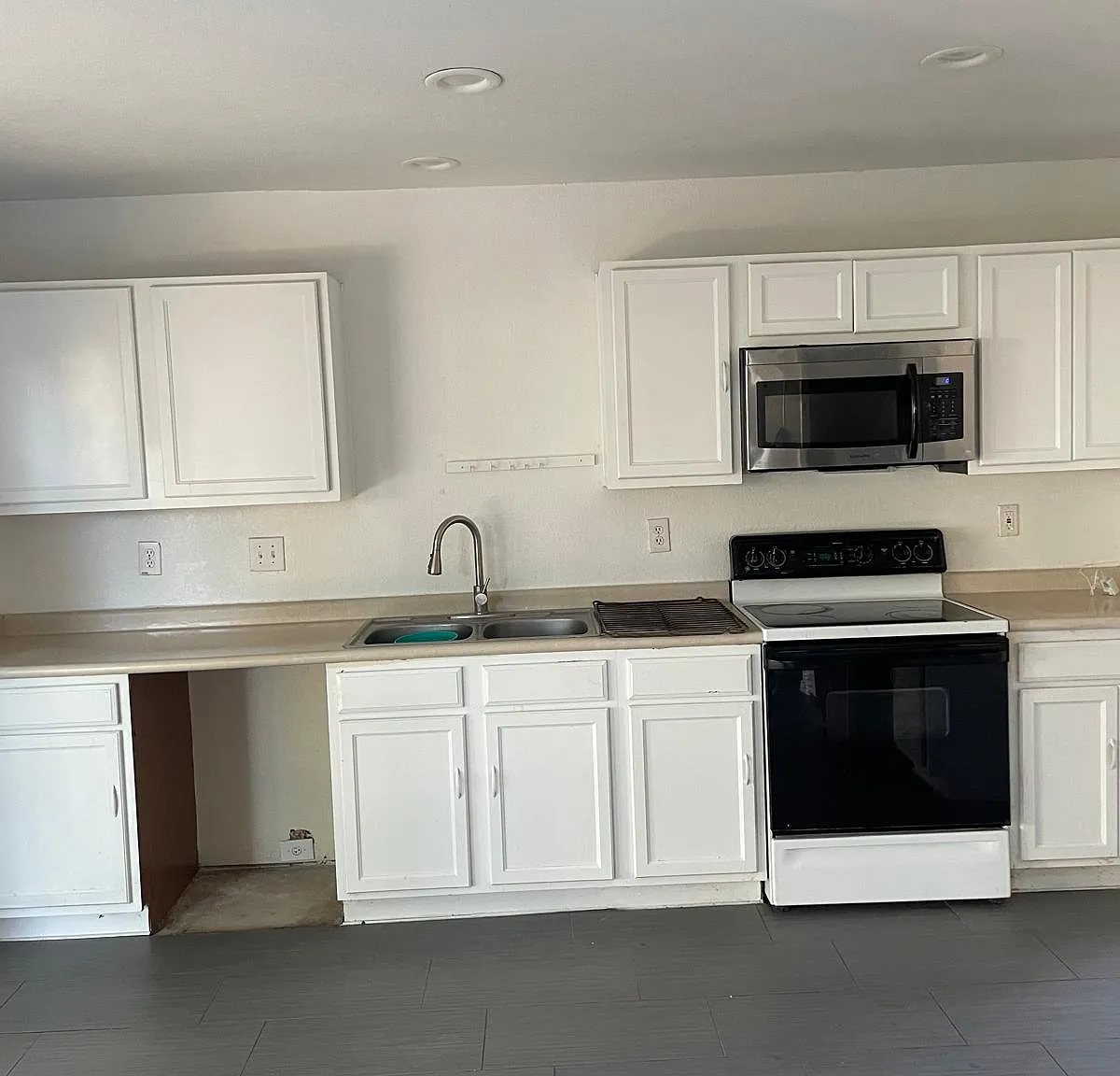 4 bed, 2.5 bath, 2269 sqft, $1,800 — Photo 3