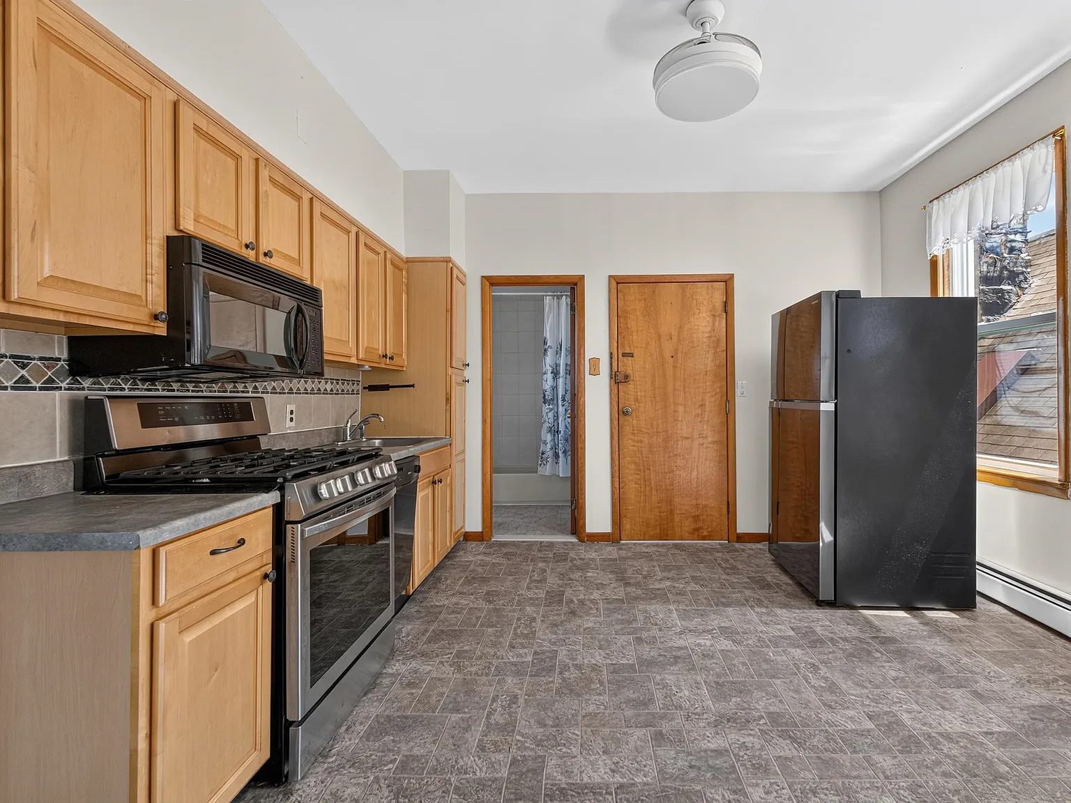 2 bed, 1.0 bath, $1,850 — Photo 4