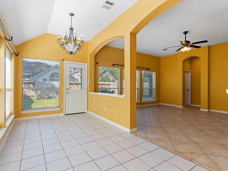 10415 Courtley St — Photo 12