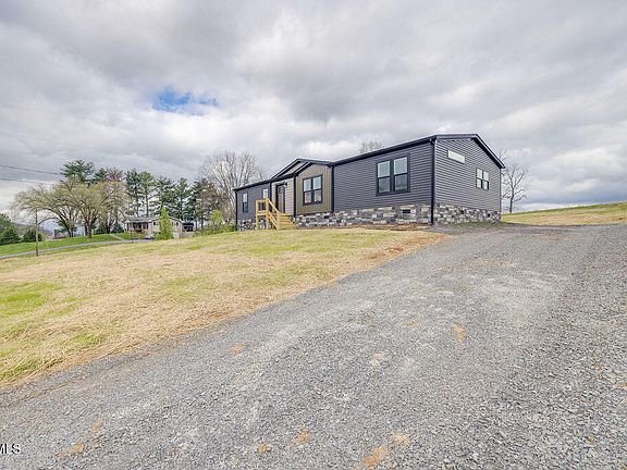 3rd image of 1565 Rheatown Rd