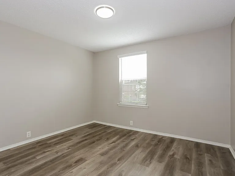 1711 Berkeley Dr — Photo 15